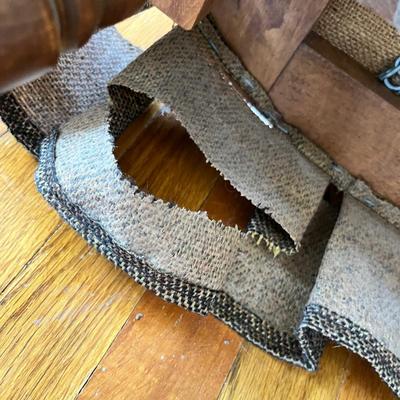 Lot 33 Vintage Early American style rocker