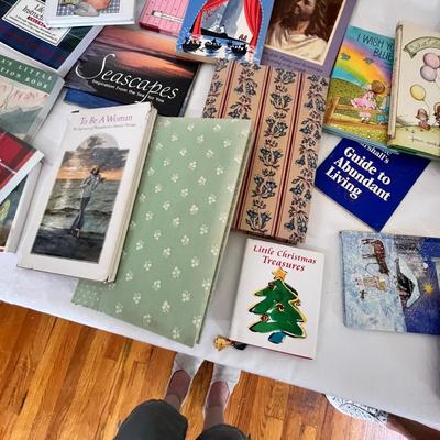 Lot 35 Lot of small books/ booklets