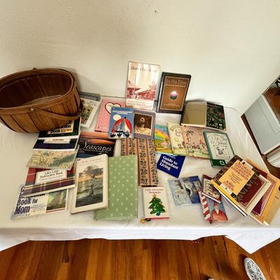 Lot 35 Lot of small books/ booklets