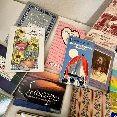 Lot 35 Lot of small books/ booklets
