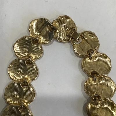 Beautiful Chunky Gold Tone link image chain necklace