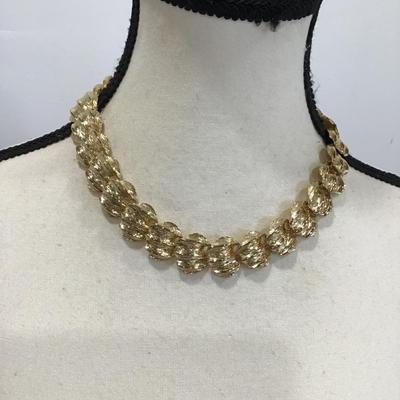Beautiful Chunky Gold Tone link image chain necklace