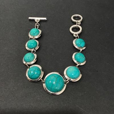 Cute faux turquoise, silver tone, toggle bracelet