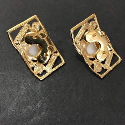 Beautiful Musi gold tone shoe clips