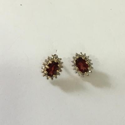 Beautiful, 925 silver Garnet stud earings