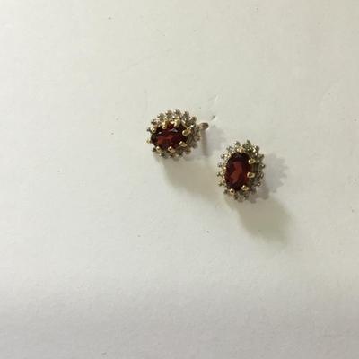 Beautiful, 925 silver Garnet stud earings