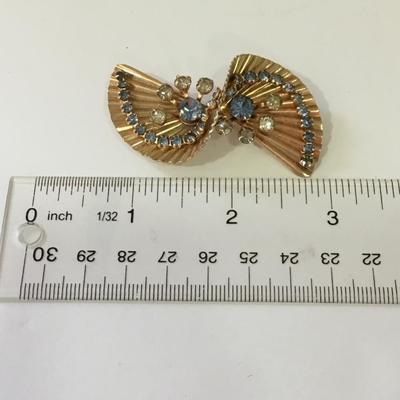 Pretty vintage gold tone ice blue rhinestone brooch