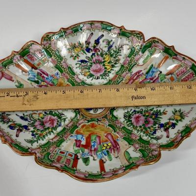 Sale Photo Thumbnail #516: The colors are stunning and it is In very good condition.