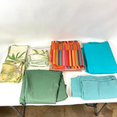Sale Photo Thumbnail #1320: Total of seven linens
One large green table linen
Large green round table linen measures: 72" diameter
Smallest linen measures: 15" square