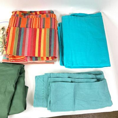 Sale Photo Thumbnail #1318: Total of seven linens
One large green table linen
Large green round table linen measures: 72" diameter
Smallest linen measures: 15" square
