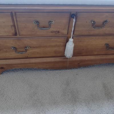 Vintage Lane Chest with Bench Cushion