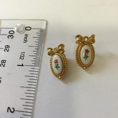 Vintage Avon porcelain rose earrings