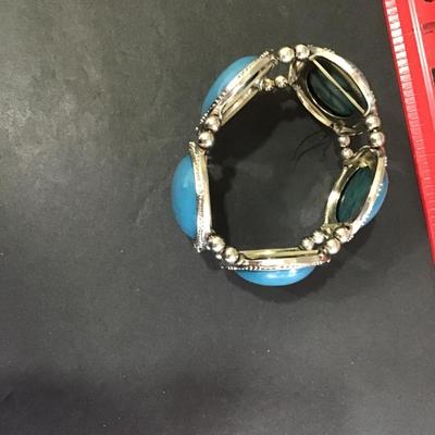 Fashion statement stretchy bracelet