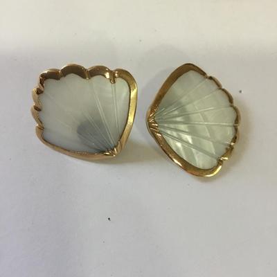 Beautiful vintage shell earrings