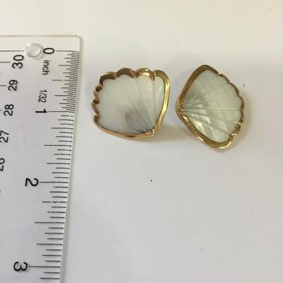 Beautiful vintage shell earrings