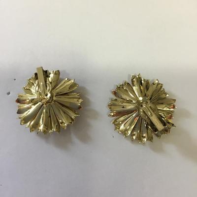 Very nice vintage clip on earrings
