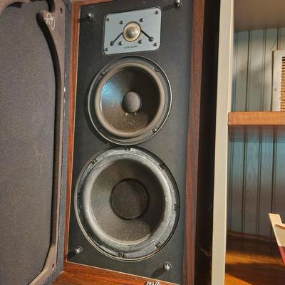 Vintage Polk Audio Speakers 2 5B Speakers with 1 CS150