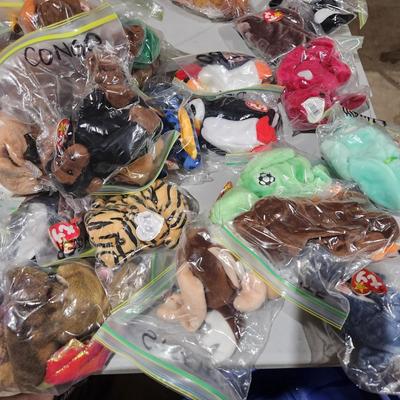 Lot of 70 Vintage Ty Beanie Babies Plush Toys w Blue Tote