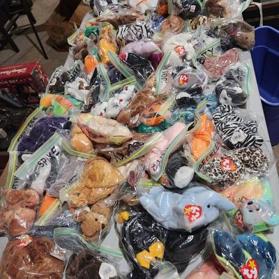 Lot of 70 Vintage Ty Beanie Babies Plush Toys w Blue Tote