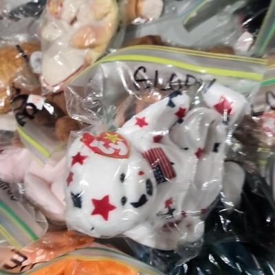 Lot of 70 Vintage Ty Beanie Babies Plush Toys w Blue Tote