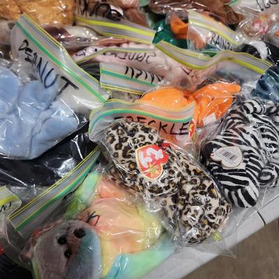 Lot of 70 Vintage Ty Beanie Babies Plush Toys w Blue Tote