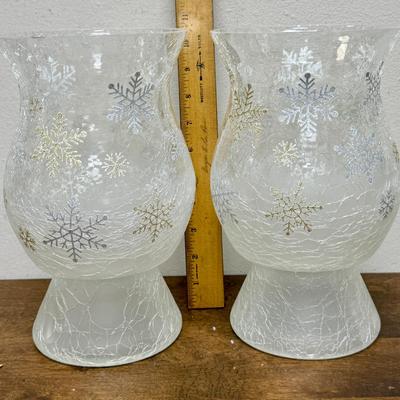 Sale Photo Thumbnail #194: Winter Christmas theme with snowflakes on a white frosted glass. Good condition, approx. 11" ahh.