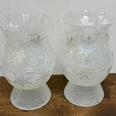 Sale Photo Thumbnail #196: Winter Christmas theme with snowflakes on a white frosted glass. Good condition, approx. 11" ahh.