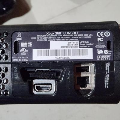 Xbox 360 Console w 2 controllers Powers up