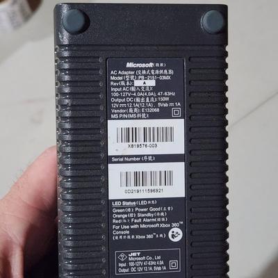Xbox 360 Console w 2 controllers Powers up