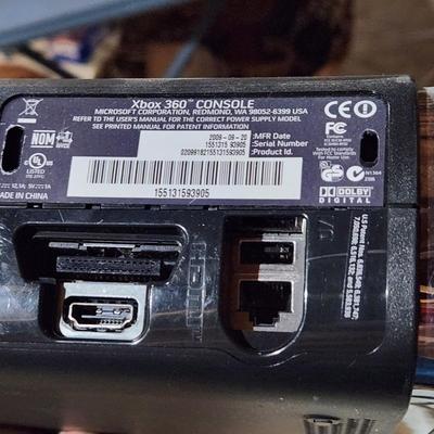 Xbox 360 Console w 2 controllers Powers up