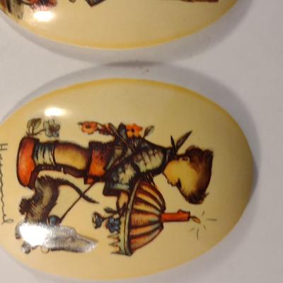 Decoupage Chalkware Wall Decor- Approx 3" x 4"