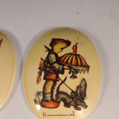 Decoupage Chalkware Wall Decor- Approx 3" x 4"