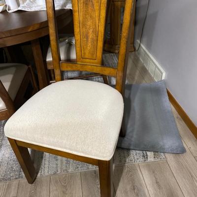 Table w/leaves and 4 padded chairs