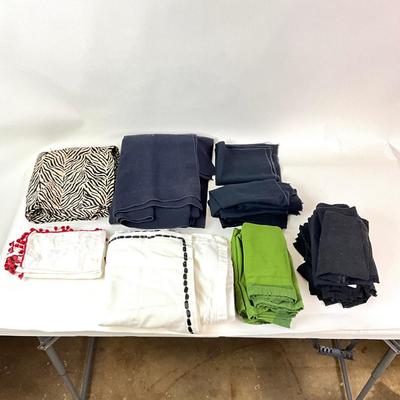 Sale Photo Thumbnail #1329: Comes With Zebra Print linen and other dark table linens
Dark Navy Blue Linen measures: 10' long x 5'5" wide