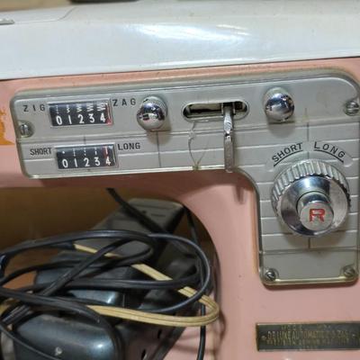 Deluxe MG-1 Vintage automatic Zig Zag Precision Sewing Machine and sewing kit