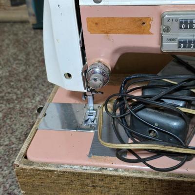 Deluxe MG-1 Vintage automatic Zig Zag Precision Sewing Machine and sewing kit