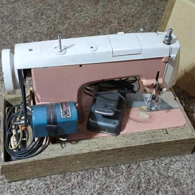 Deluxe MG-1 Vintage automatic Zig Zag Precision Sewing Machine and sewing kit
