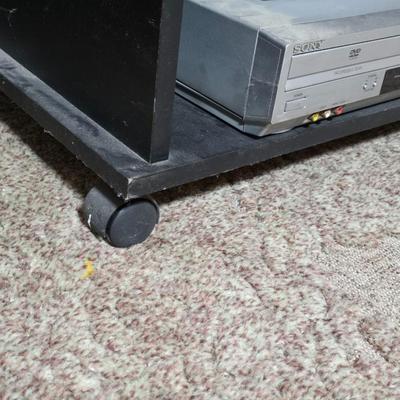 Electronics Lot – Polaroid TLX-04244B 42" TV & Sony SLV-D370P DVD/VHS Combo