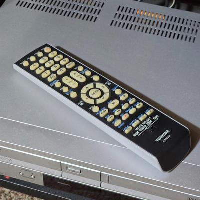 Electronics Lot – Polaroid TLX-04244B 42" TV & Sony SLV-D370P DVD/VHS Combo