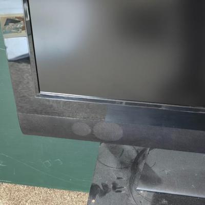 Electronics Lot – Polaroid TLX-04244B 42" TV & Sony SLV-D370P DVD/VHS Combo