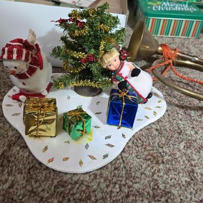 Assorted Vintage & Modern Christmas Decorations - Lots of C9 lights !