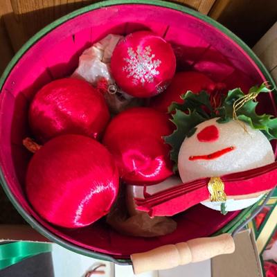 Assorted Vintage & Modern Christmas Decorations - Lots of C9 lights !