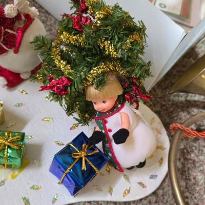 Assorted Vintage & Modern Christmas Decorations - Lots of C9 lights !