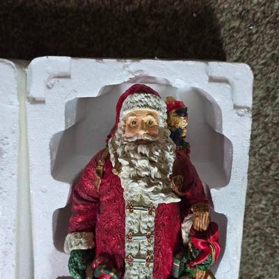 Assorted Vintage & Modern Christmas Decorations - Lots of C9 lights !