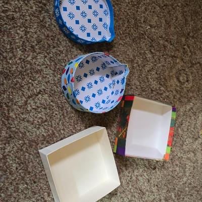 Assorted Vintage & Modern Christmas Decorations - Lots of C9 lights !