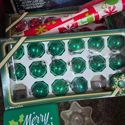 Assorted Vintage & Modern Christmas Decorations - Lots of C9 lights !