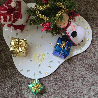 Assorted Vintage & Modern Christmas Decorations - Lots of C9 lights !