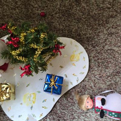 Assorted Vintage & Modern Christmas Decorations - Lots of C9 lights !