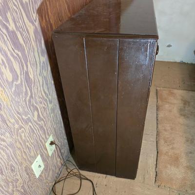 9-Drawer Wood Dresser – Dark Brown Finish and lamp