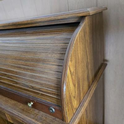 Classic Oak Roll-Top Desk with Matching Swivel Chair – 9 Drawers & Cubby Storage